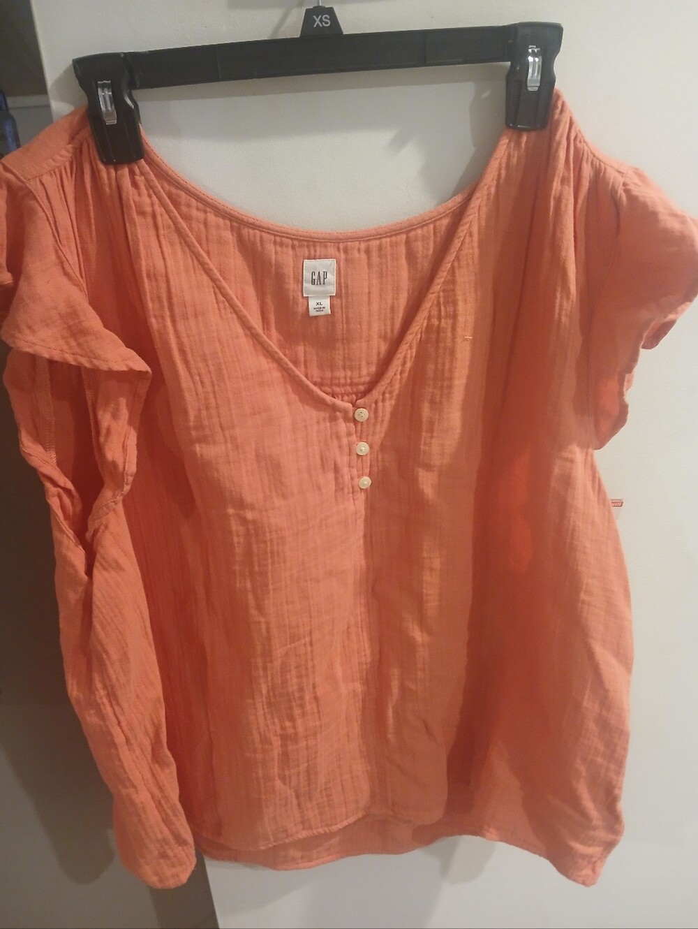GAP Women's Coral Scoop-Neck Button Front Blouse